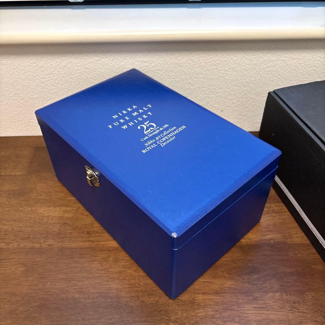 ニッカ・ピュアモルト25年　ロイヤルコペンハーゲン デキャンタ空瓶