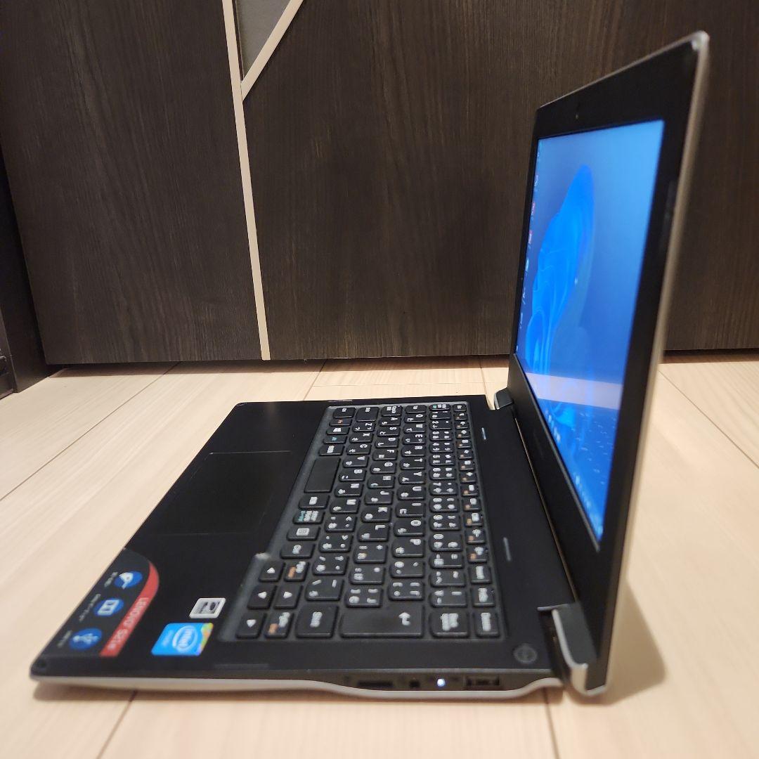 ノートパソコン　薄型　軽量　持ち運びにも最適！　Lenovo