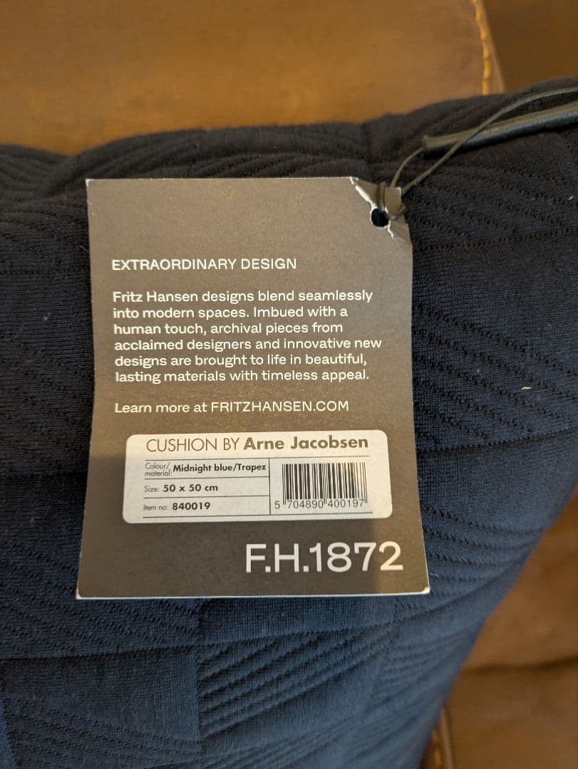 フリッツ・ハンセン　クッション　アルネ・ヤコブセン　トラペズ　モデルルーム展示品