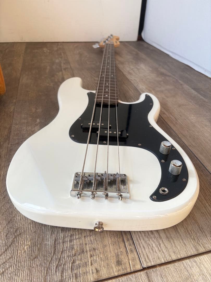 バスカーズ　ベース　エレキベース　オマケ付き！