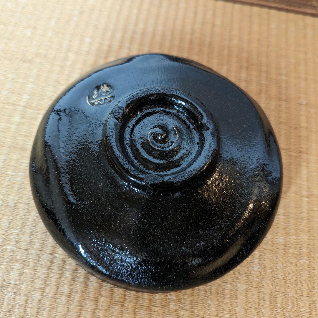 抹茶茶碗　黒楽の馬盥と赤楽の筒茶碗　箱なし