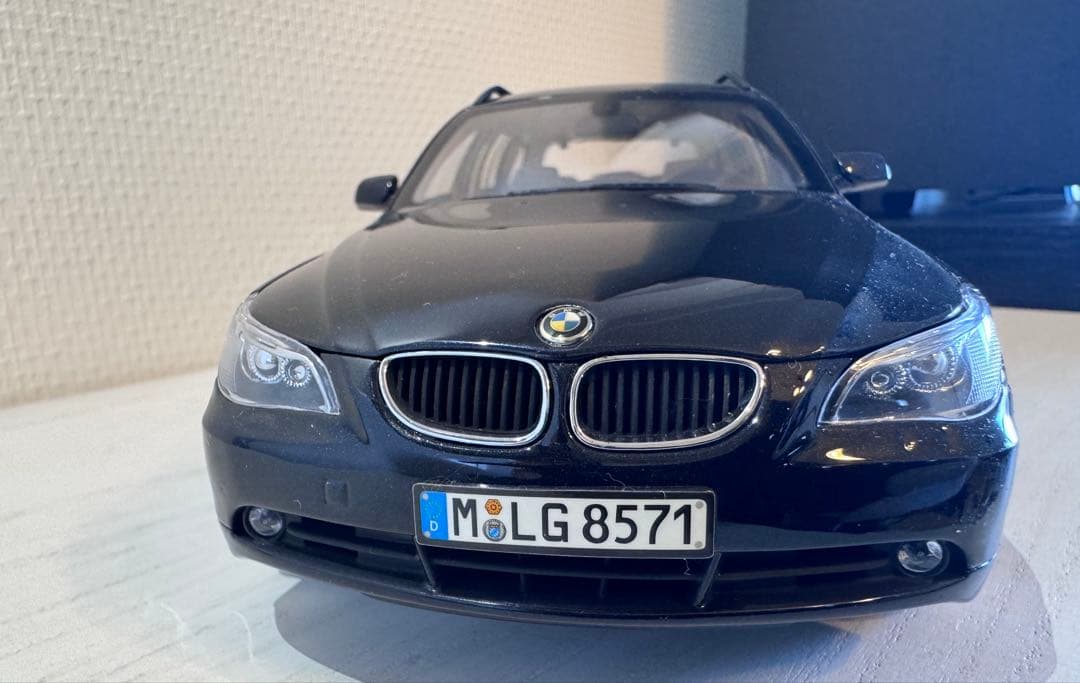 BMW 5シリーズ ツーリング ミニカー ブラック