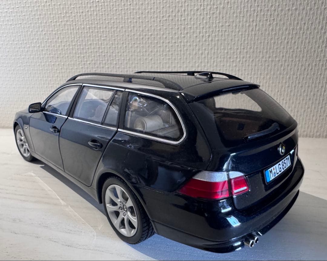 BMW 5シリーズ ツーリング ミニカー ブラック