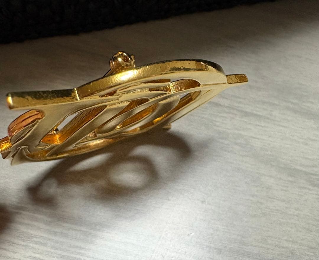 美品 Christian Dior ゴールドロゴブローチ エンブレム ディオール