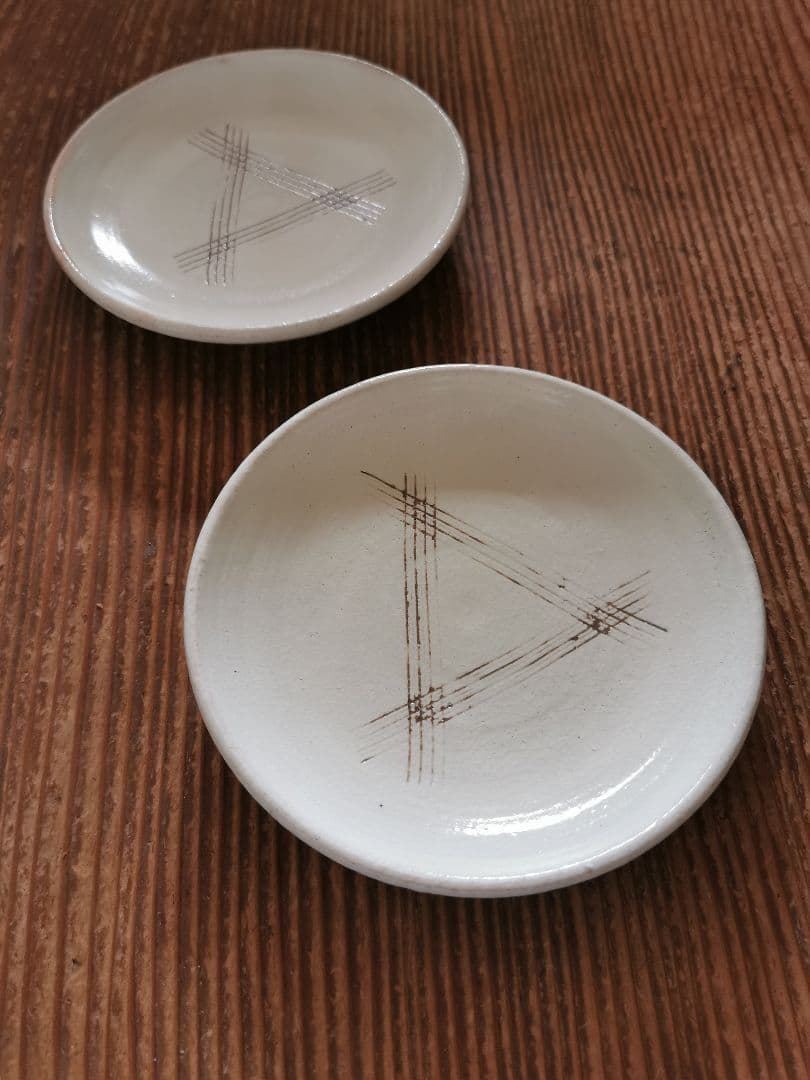 花岡隆 白粉引き 線掻き 赤茶紫 菓子皿 2枚セット 花窯 バーガンディ 新品