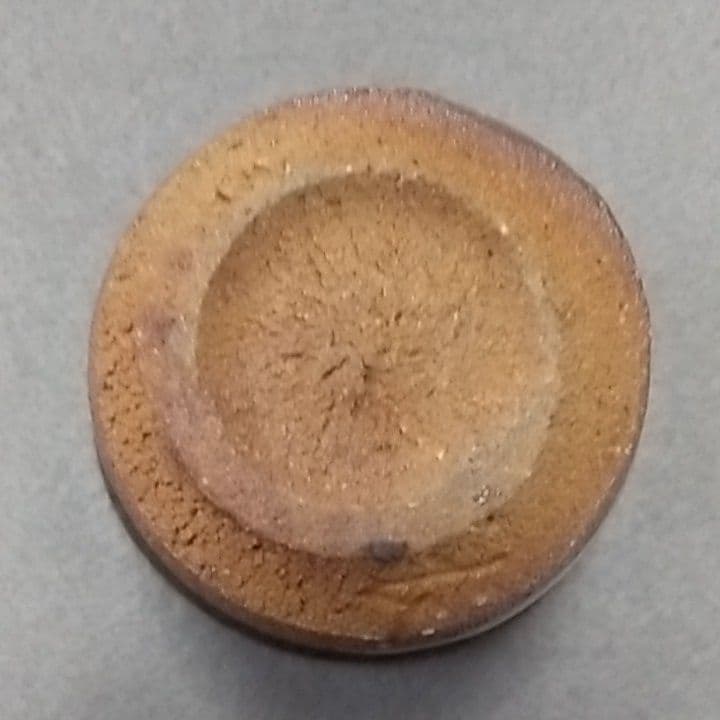 西岡良弘　氏作　朝鮮唐津ぐい呑み　朝鮮唐津酒盃　唐津立ちぐい吞み　唐津　箱なし