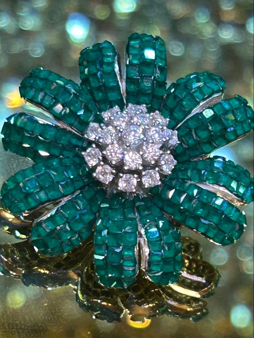 ミステリーグリーンガーネットブローチ