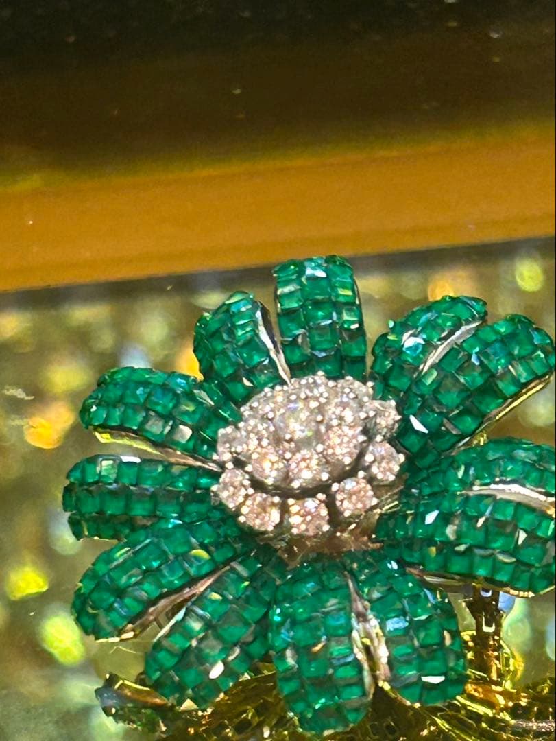 ミステリーグリーンガーネットブローチ