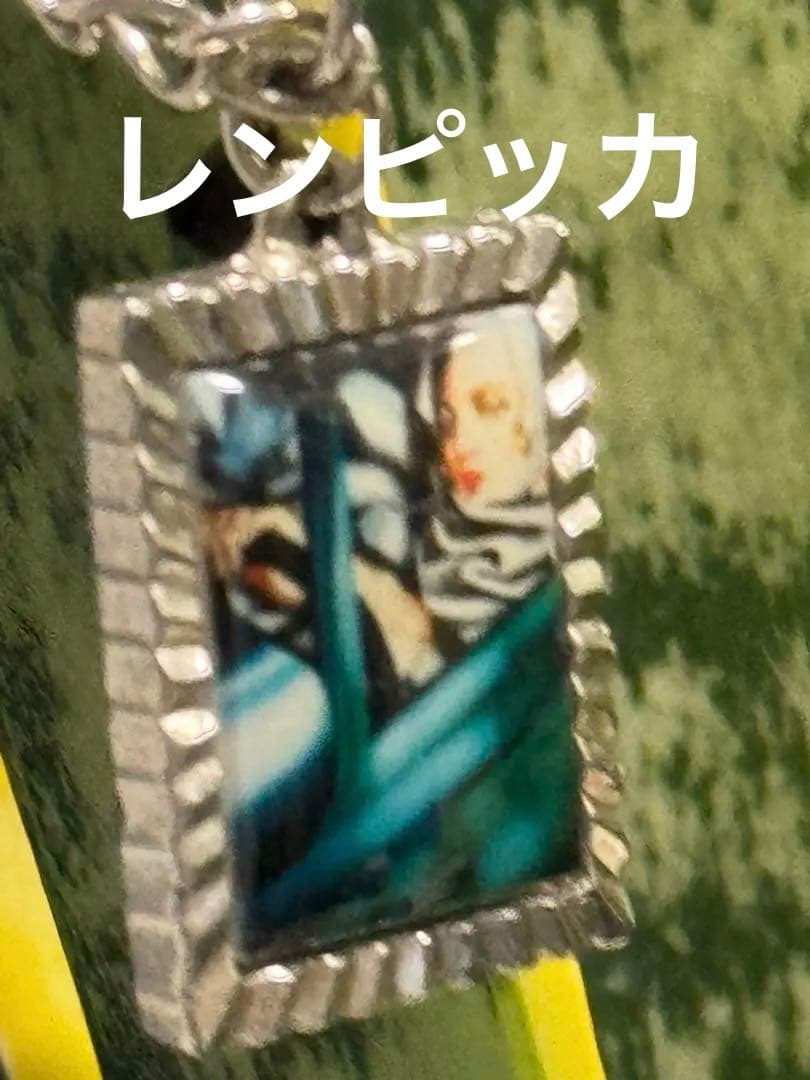 入手困難　公式認定品　タマラ・ド・レンピッカ　グリーンブガッティ　キーチェーン