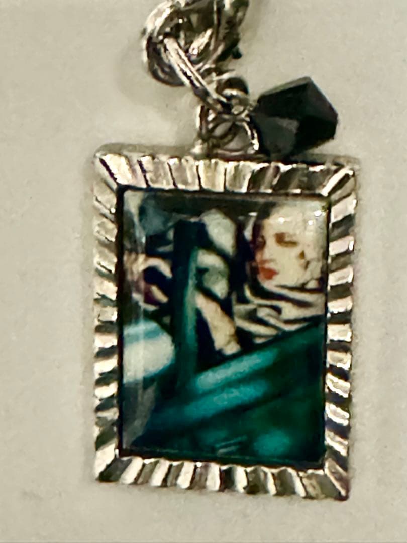 入手困難　公式認定品　タマラ・ド・レンピッカ　グリーンブガッティ　キーチェーン