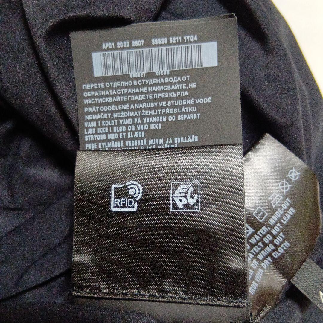 PRADA ブラック タートルネック 　三角ロゴ付 40