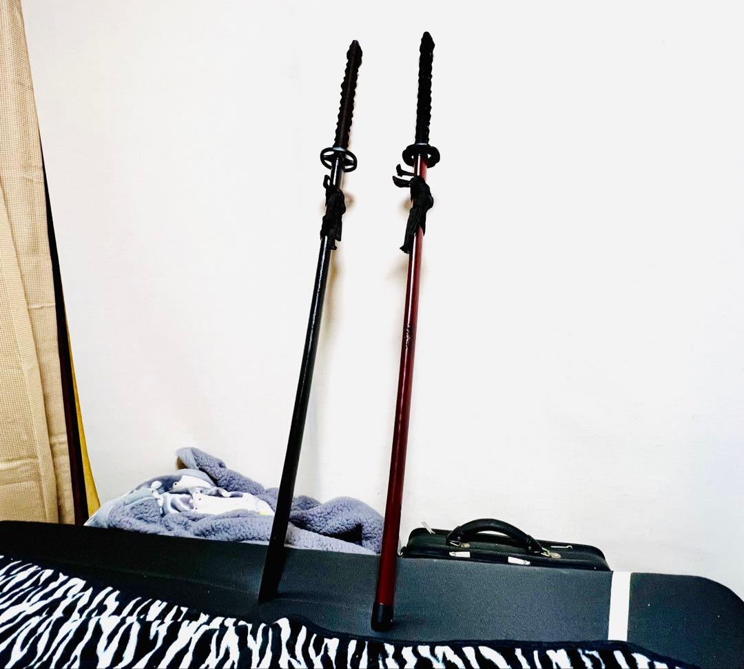 黒と赤の模造刀2本　模擬刀　武具　コスプレ　刃　刃文　コメント希望　沖縄離島不可