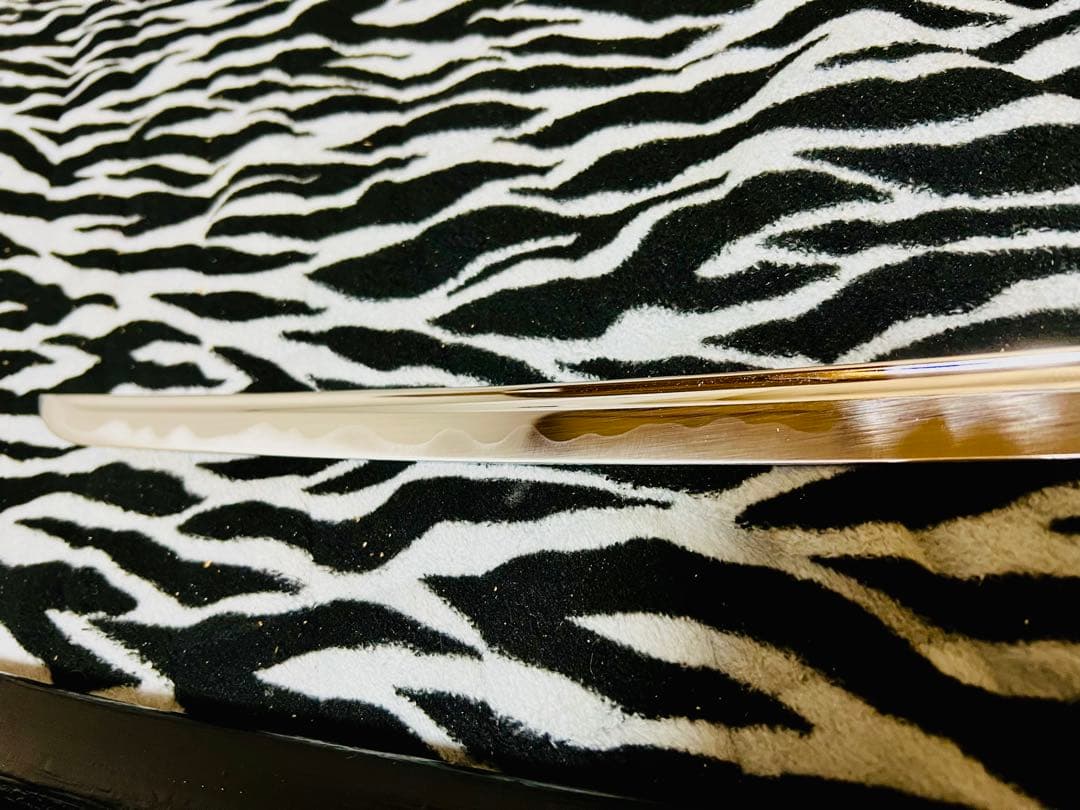 黒と赤の模造刀2本　模擬刀　武具　コスプレ　刃　刃文　コメント希望　沖縄離島不可