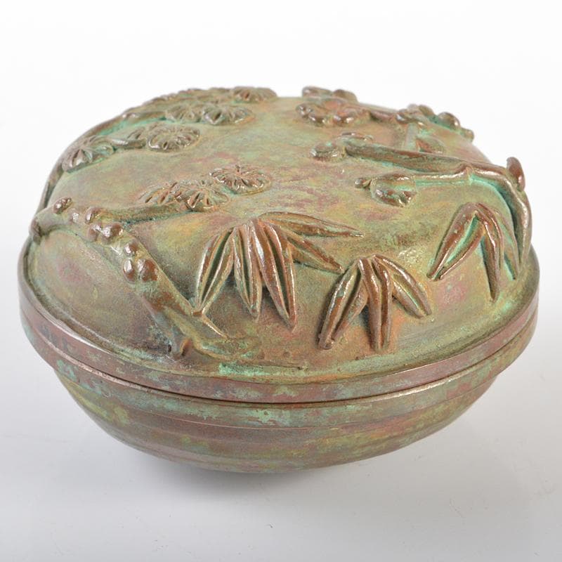 高岡銅器　須賀月芳作　蝋型鋳銅　松竹梅　香合　共箱　V　R6341