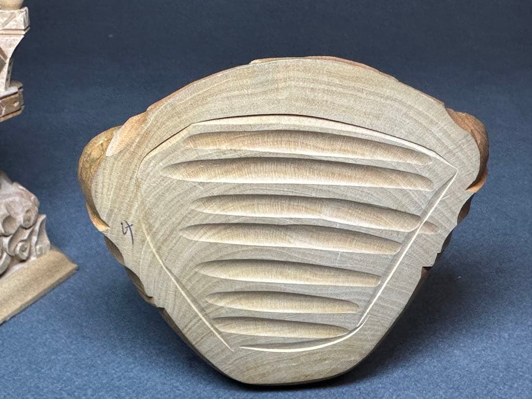 白檀　金泥書　大如来3寸　六角ケマン台　木彫り　仏像　アンティーク　置物　骨董