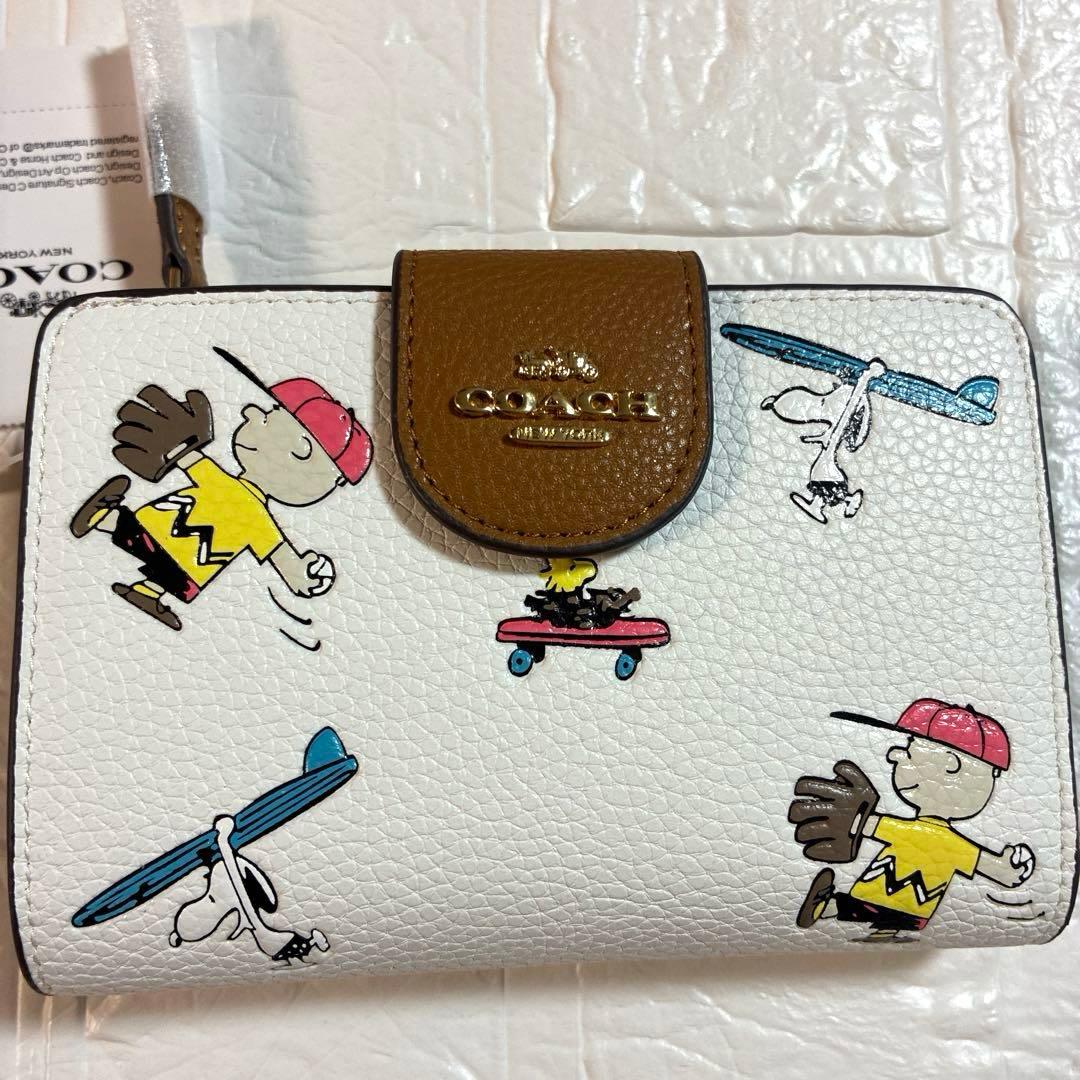 COACH スヌーピー柄 二つ折り財布 ✨新品未使用✨箱保存袋付き