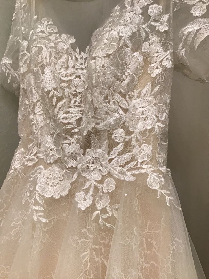 アイボリー レースウェディングドレス