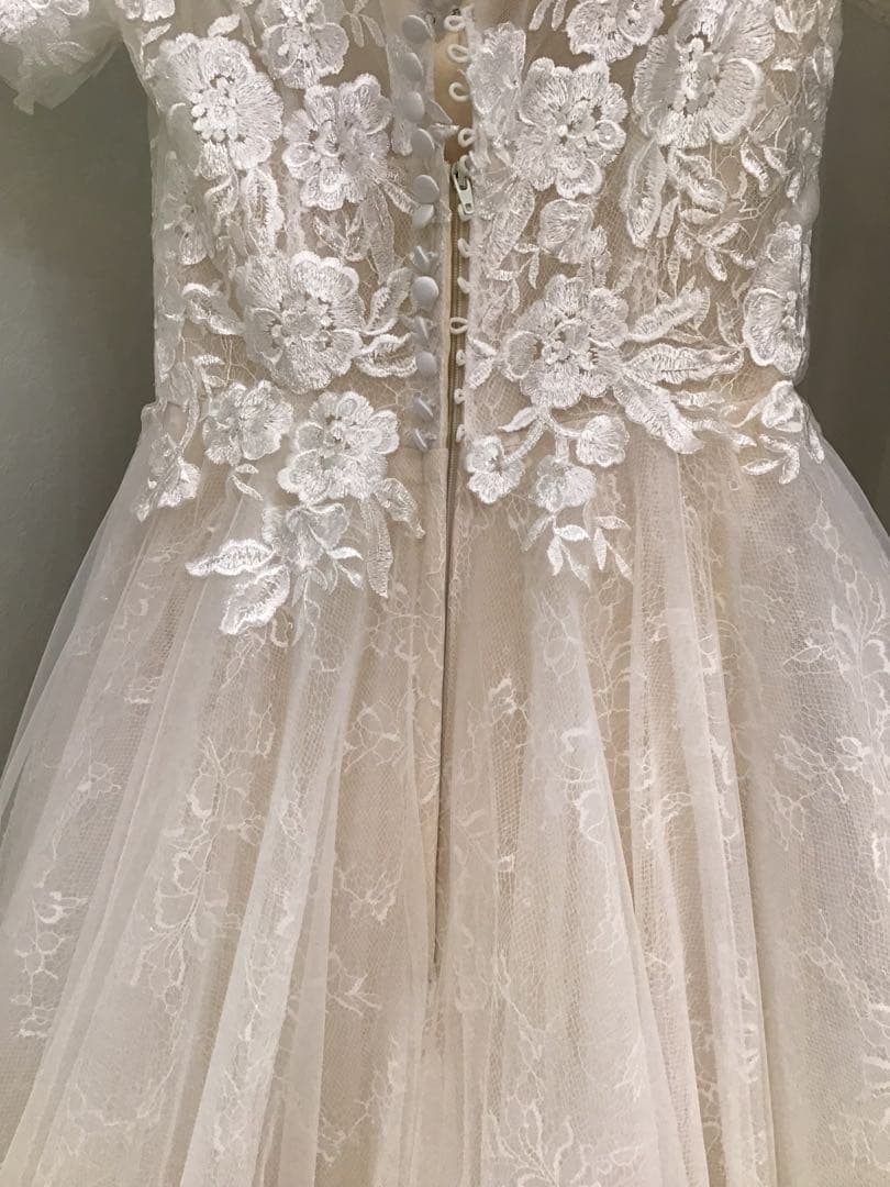 アイボリー レースウェディングドレス