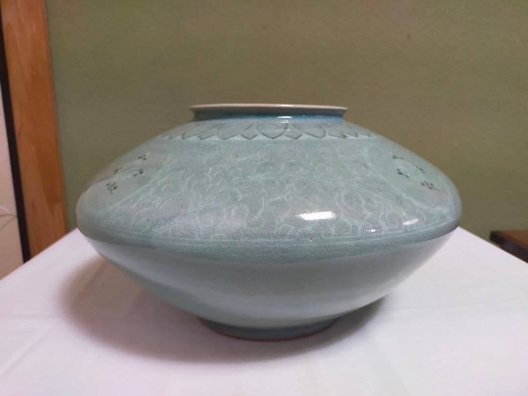 韓国 青磁唐草菊花珠盤形瓶 保証書付き