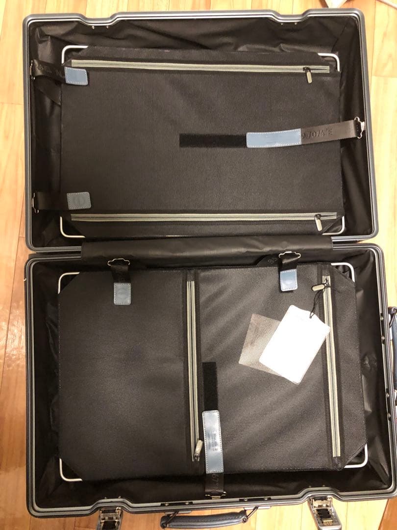 イノベーターアルミスーツケース