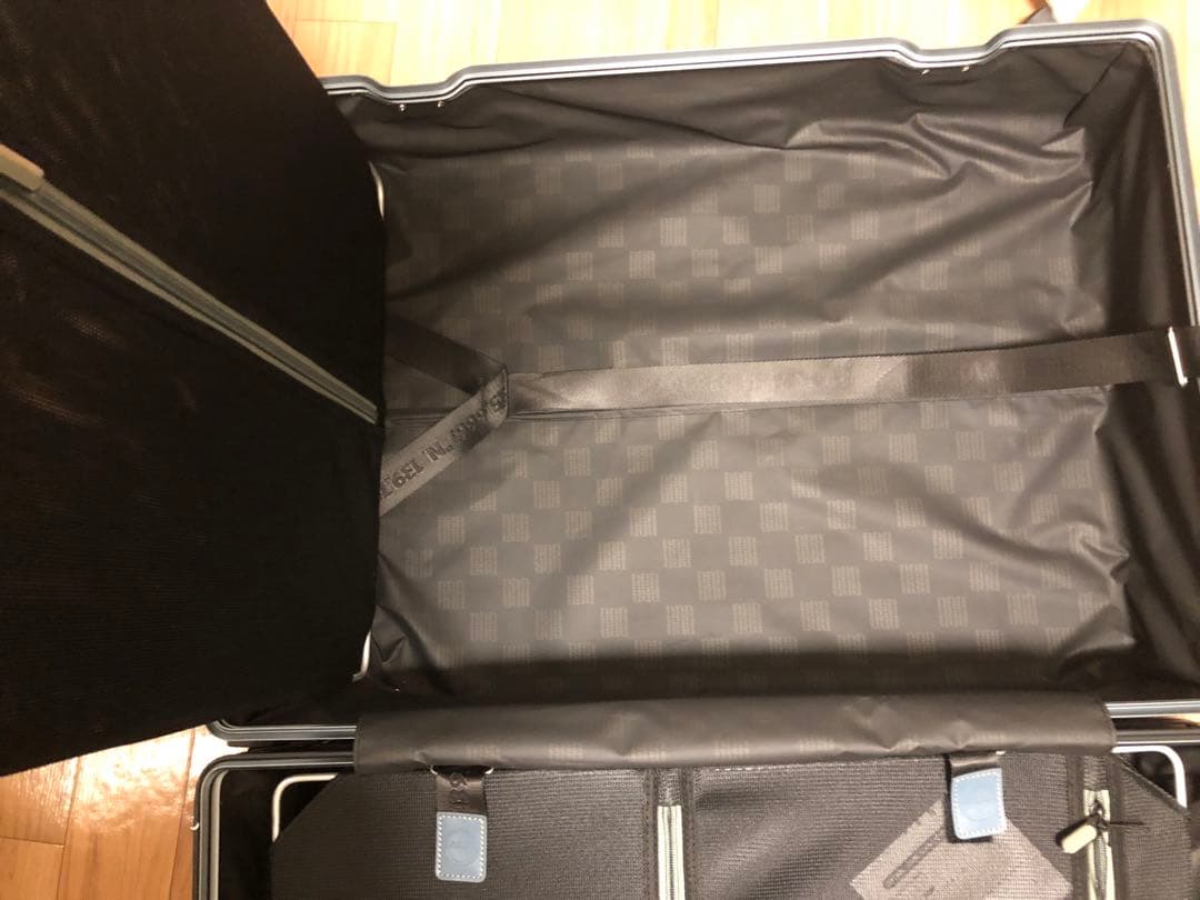 イノベーターアルミスーツケース