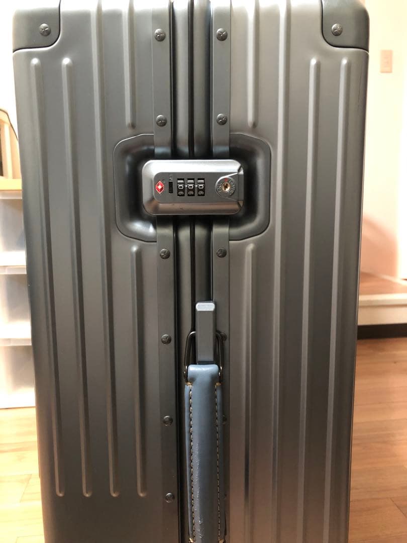 イノベーターアルミスーツケース