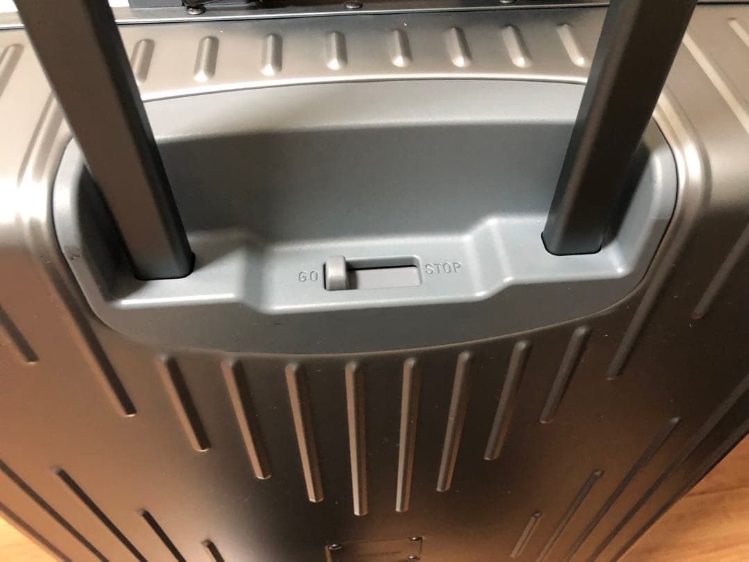 イノベーターアルミスーツケース