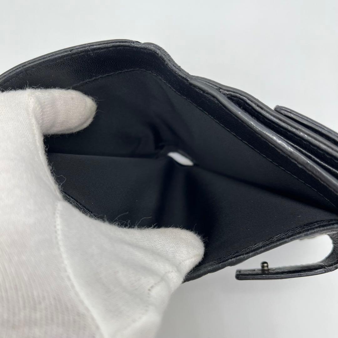 クリスチャンディオール 二つ折り財布 ロゴ金具 エンボス 黒 レザー 男女可能