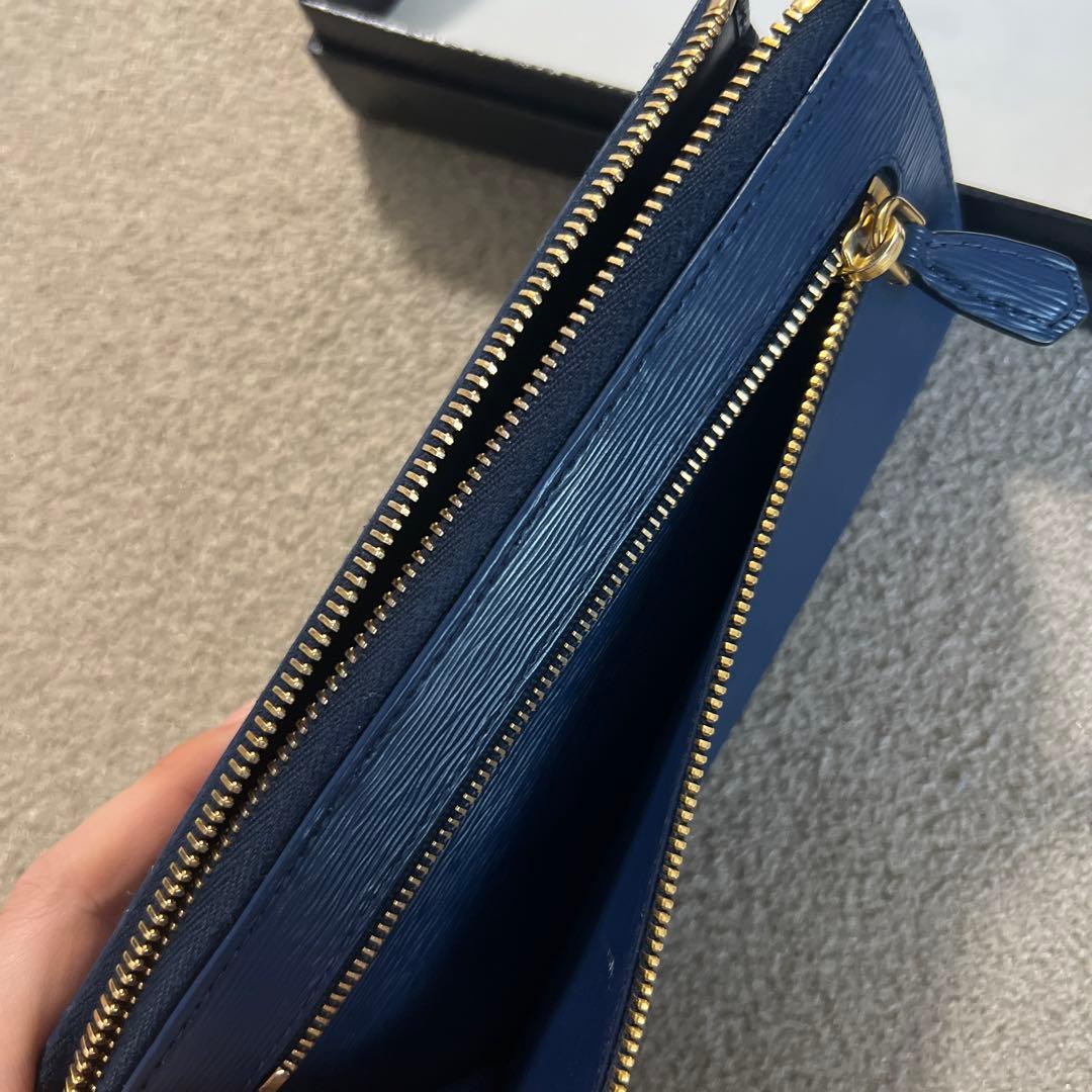 PRADA ネイビー 長財布