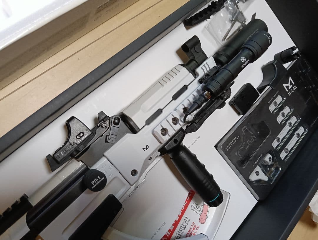 東京マルイ 次世代電動ガン AKホワイトストーム　マイクロプロサイト、ライト他