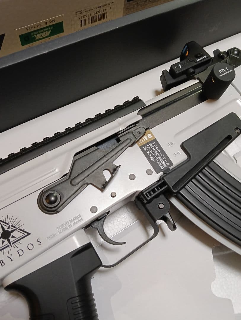 東京マルイ 次世代電動ガン AKホワイトストーム　マイクロプロサイト、ライト他