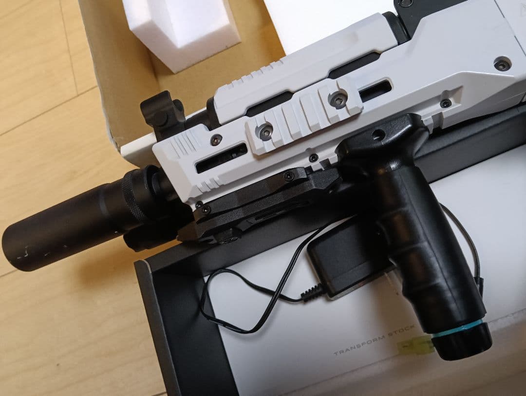 東京マルイ 次世代電動ガン AKホワイトストーム　マイクロプロサイト、ライト他