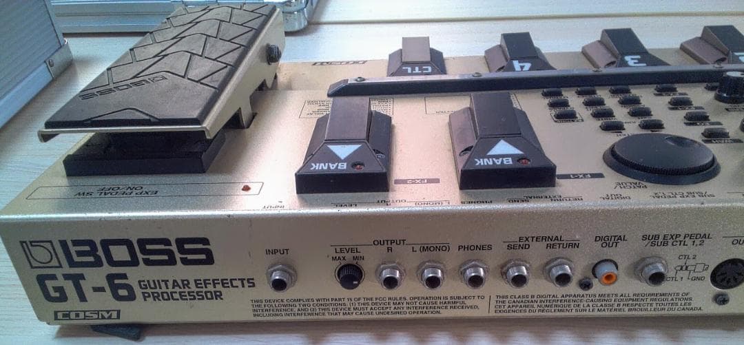 ◆◆◆BOSS GT-6 Guitar Effects Processor