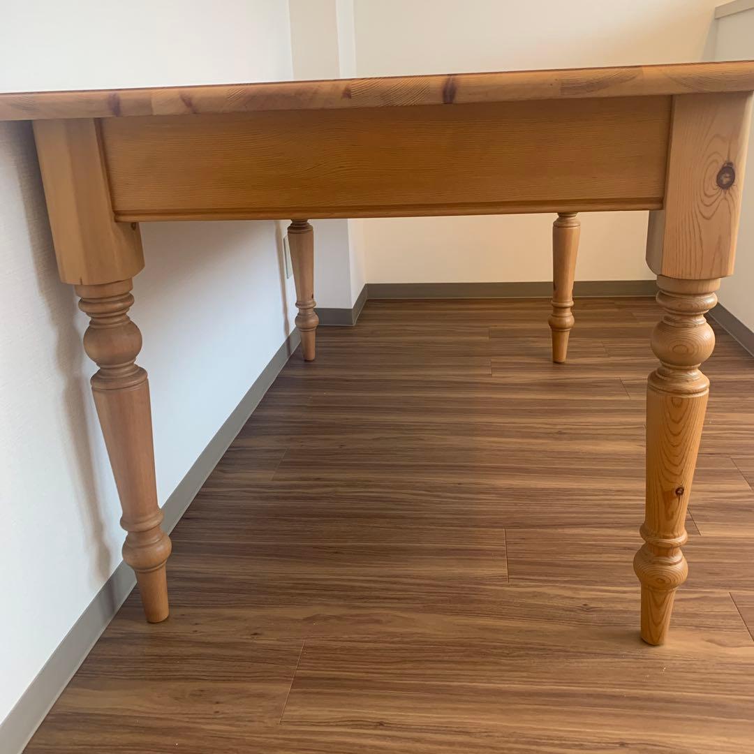 ザ・ペニーワイズ、ダイニングテーブル