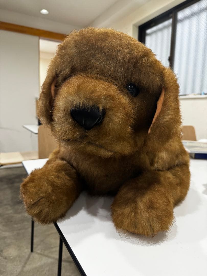 三英貿易株式会社の大きな犬のぬいぐるみ