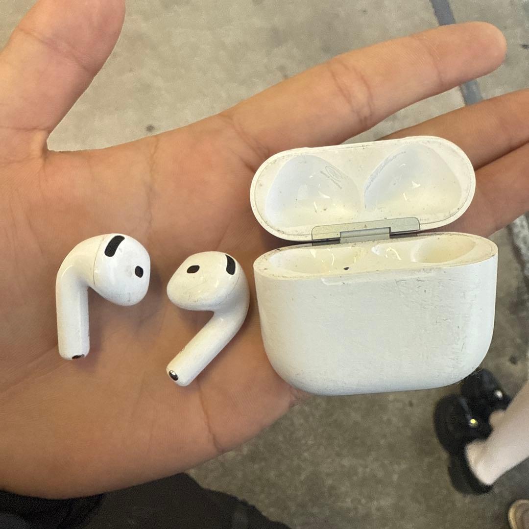 さ*と様 アクティブノイズキャンセリング搭載 AirPods 4