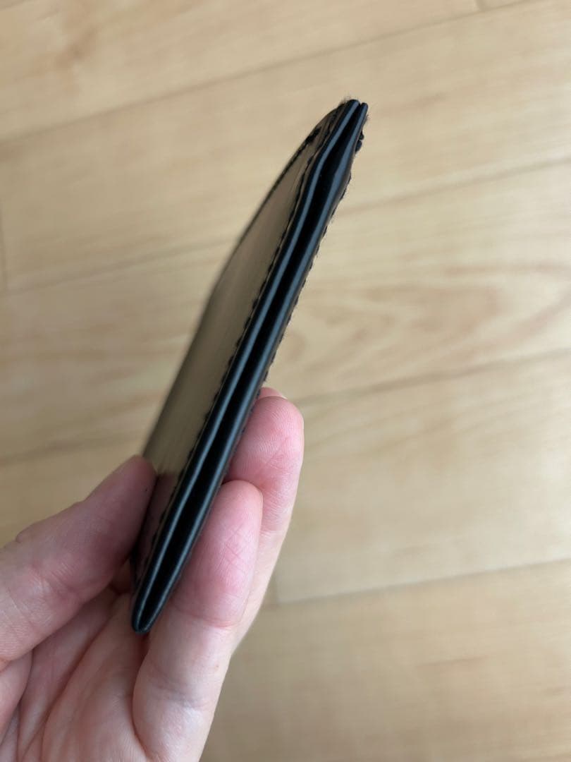 our スリムなレザーミディアム財布