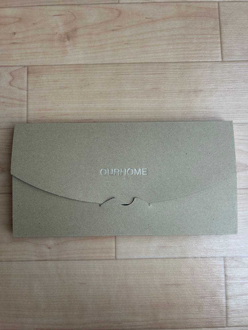 our スリムなレザーミディアム財布