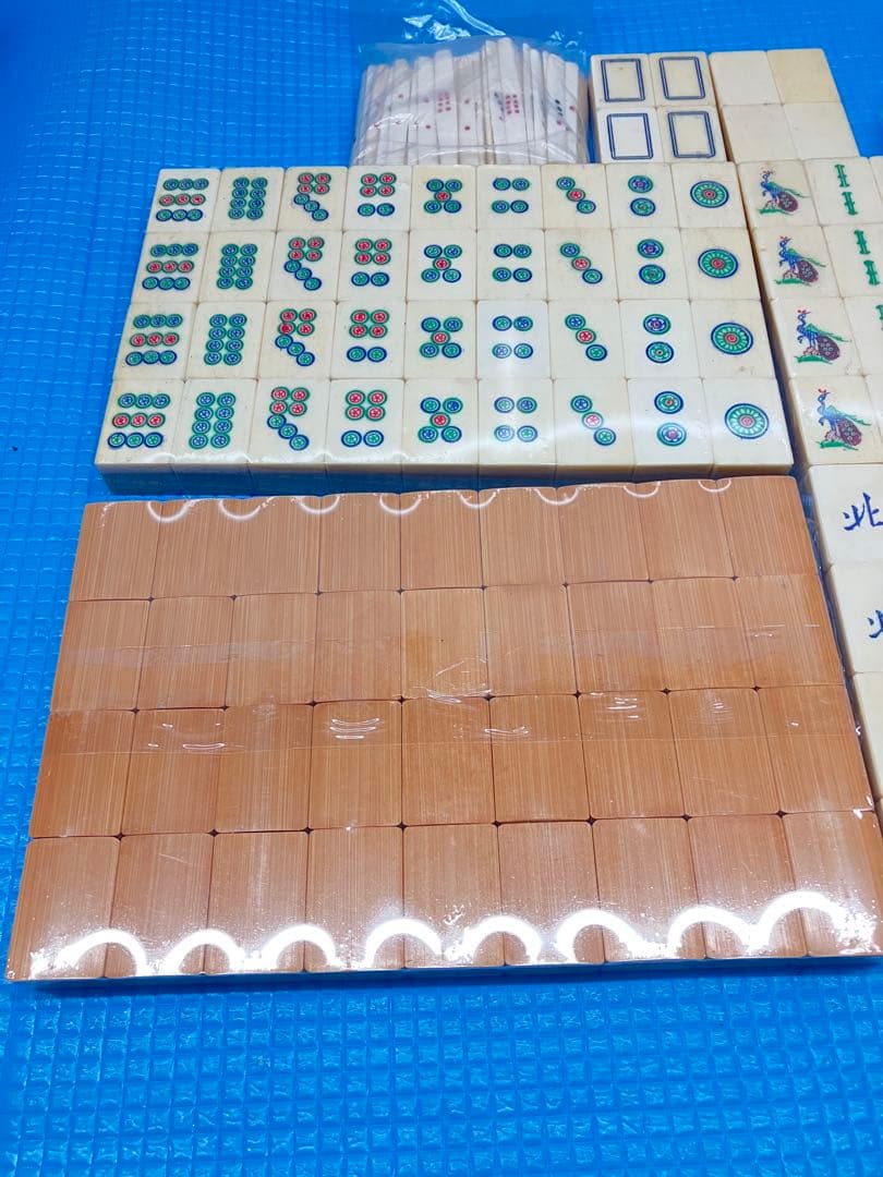 B0101)未開封　時代物　骨面竹背麻雀牌　ケース付き　麻雀約1700g