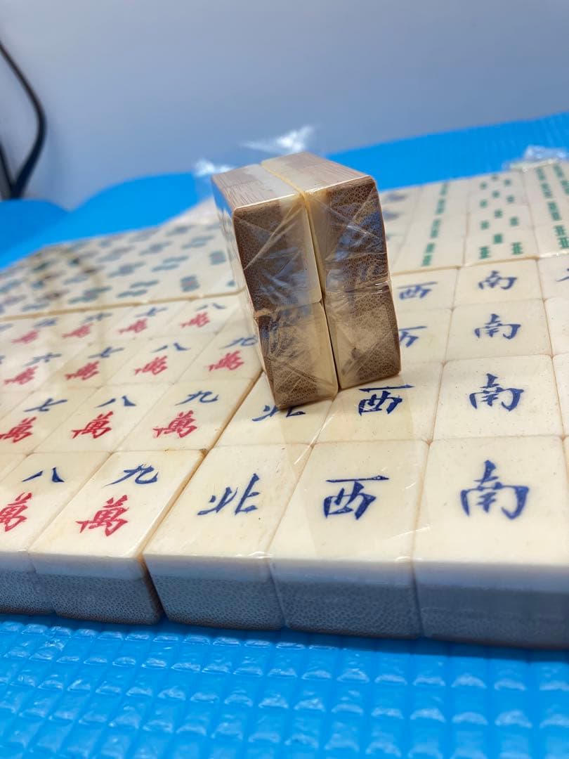 B0101)未開封　時代物　骨面竹背麻雀牌　ケース付き　麻雀約1700g