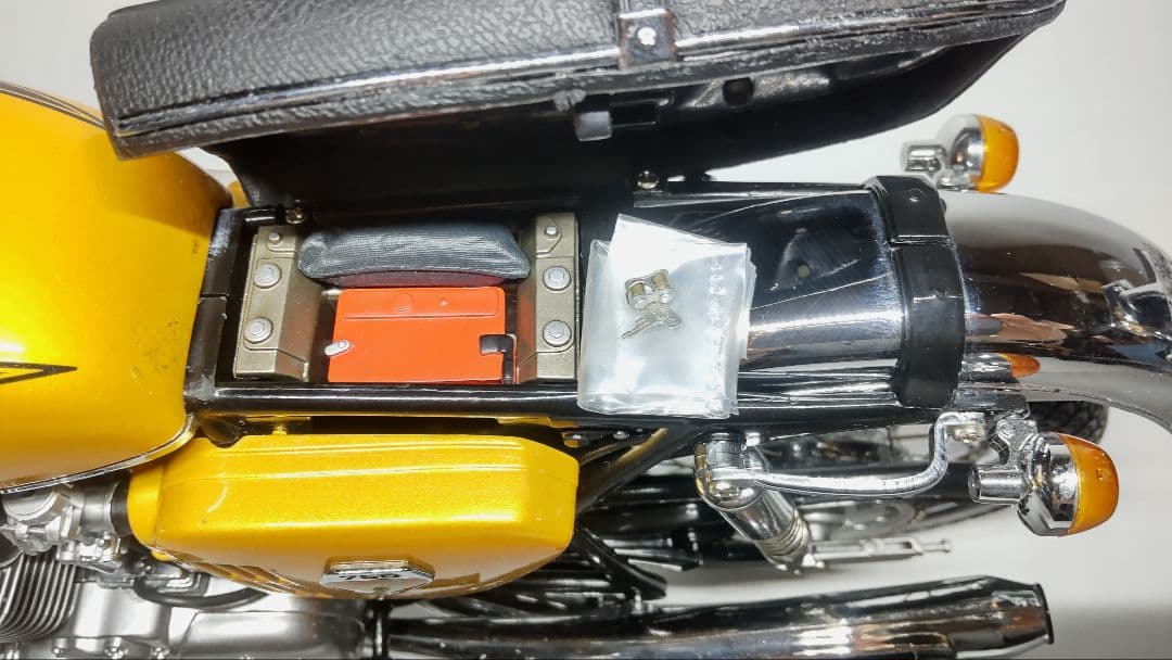 ミニチャンプス 1/6 HONDA CB750 ゴールド　ミニカー　バイク模型