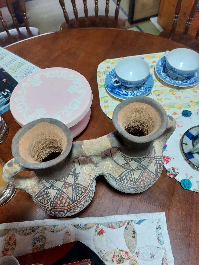 アンティーク　幾何学模様の双子の陶器壺