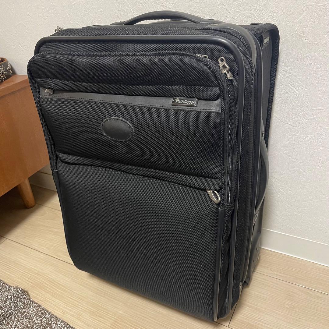 【美品】Pathfinder キャリーケース トランクケース トラベルバッグ 黒