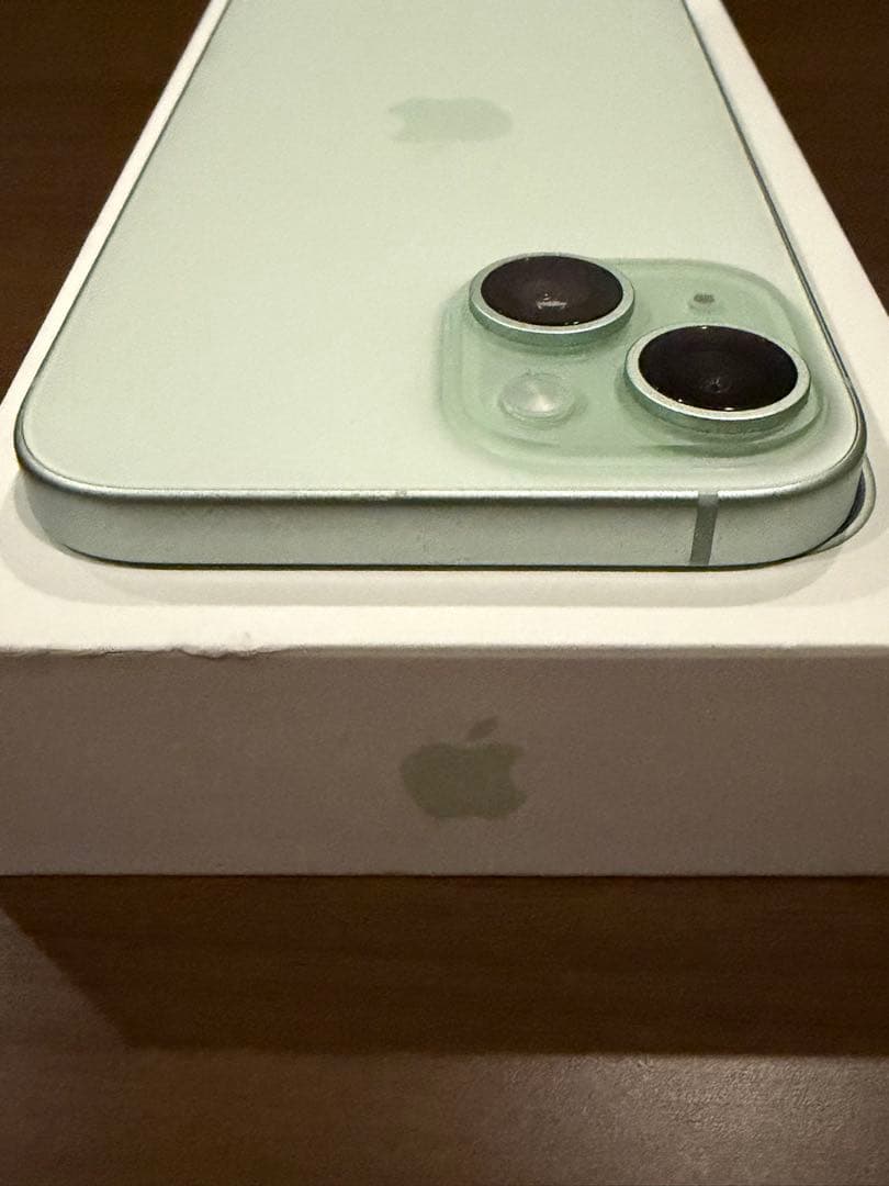 美品　iPhone15 グリーン　128GB
