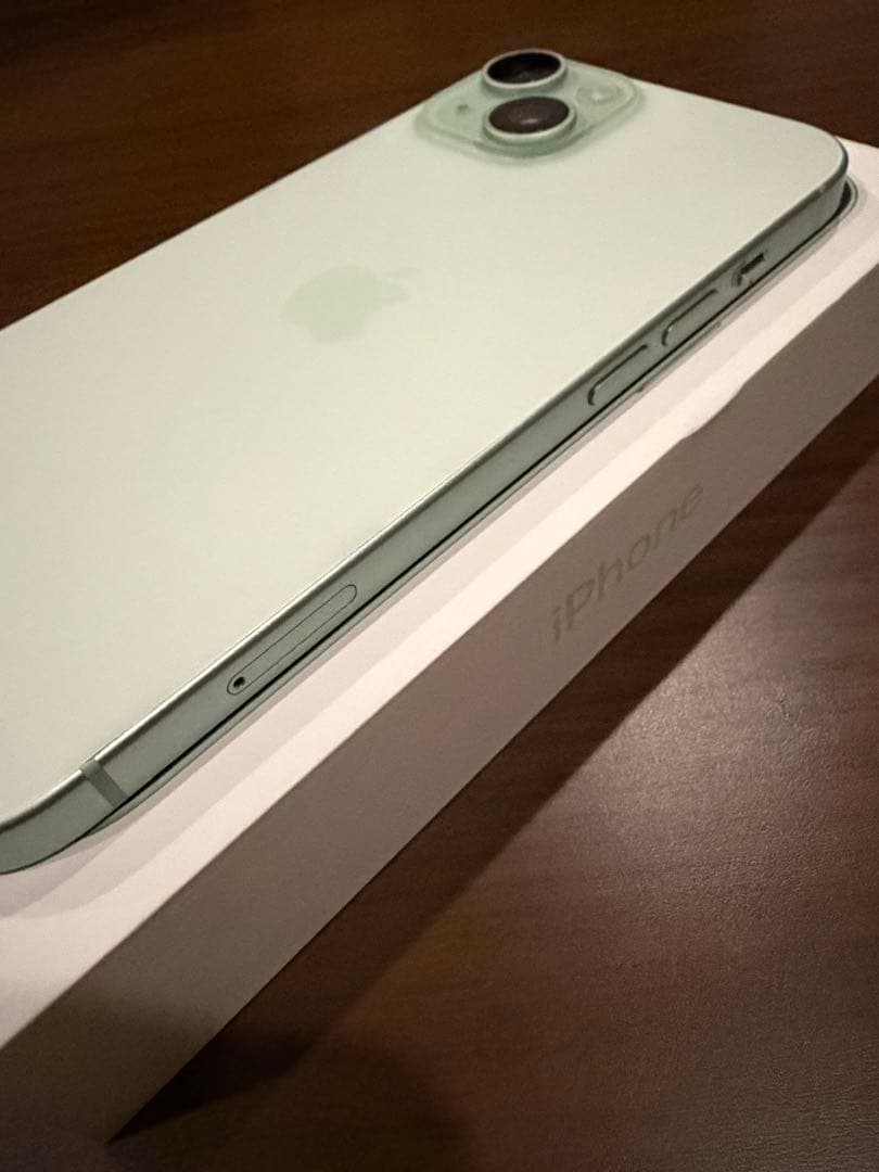 美品　iPhone15 グリーン　128GB