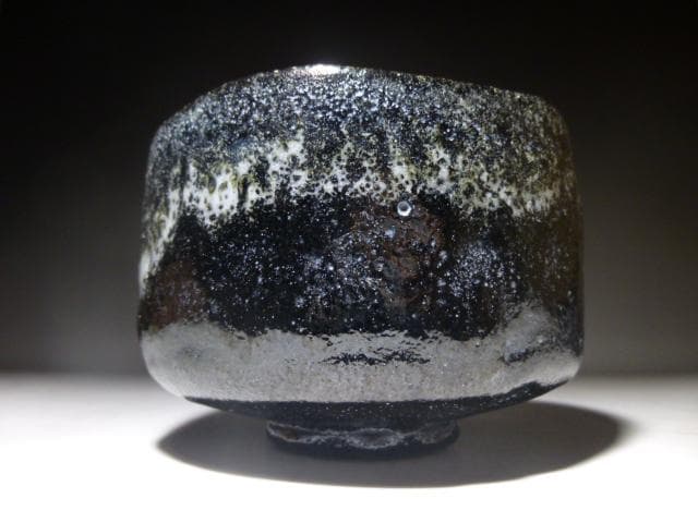 楽吉左衛門　十五代直入　黒茶碗／共箱・共布／銘「紫福」／裏千家十五代　鵬雲斎極め