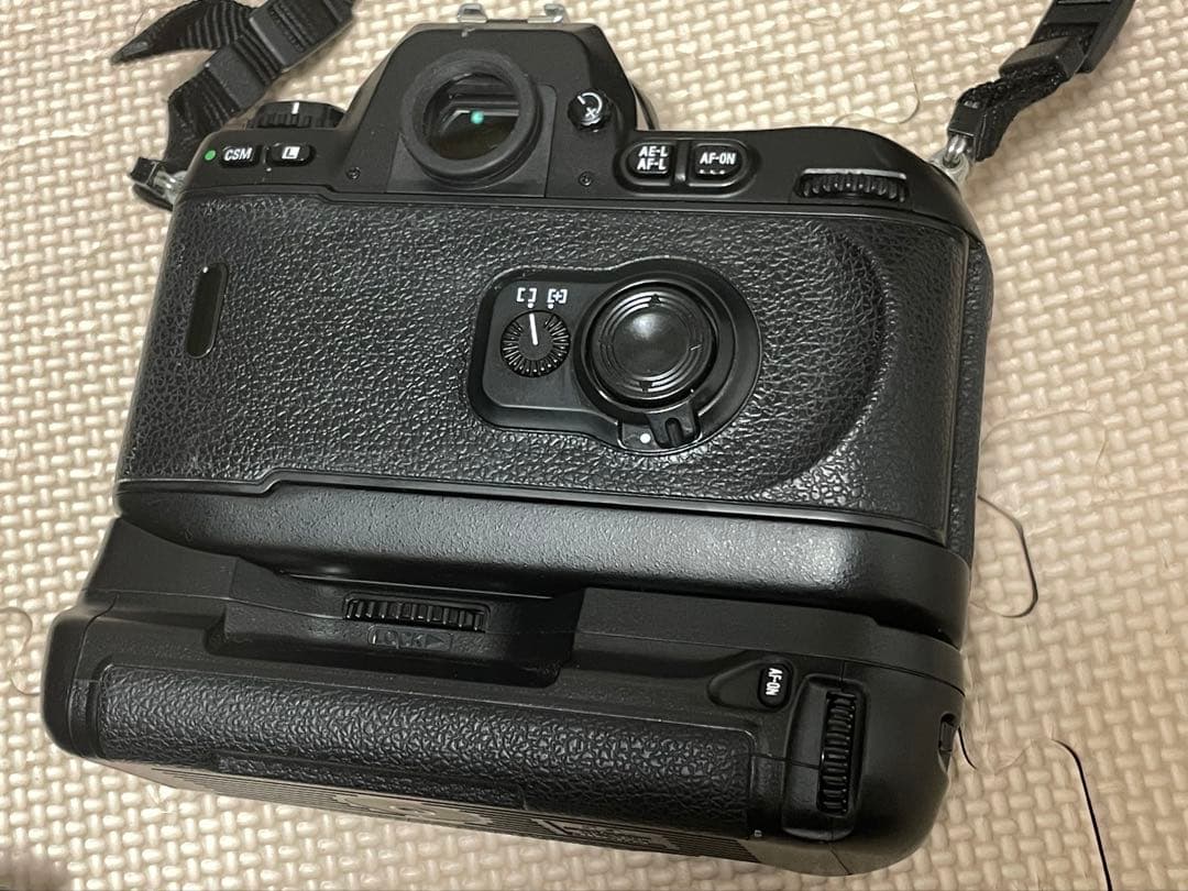 NIKON F１００ フィルムカメラ　バッテリーグリップ、ストラップ