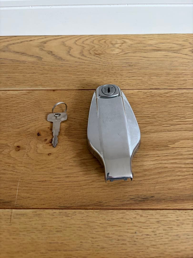 ❺-3 SR400 純正 タンクキャップ 初期型　ムール貝