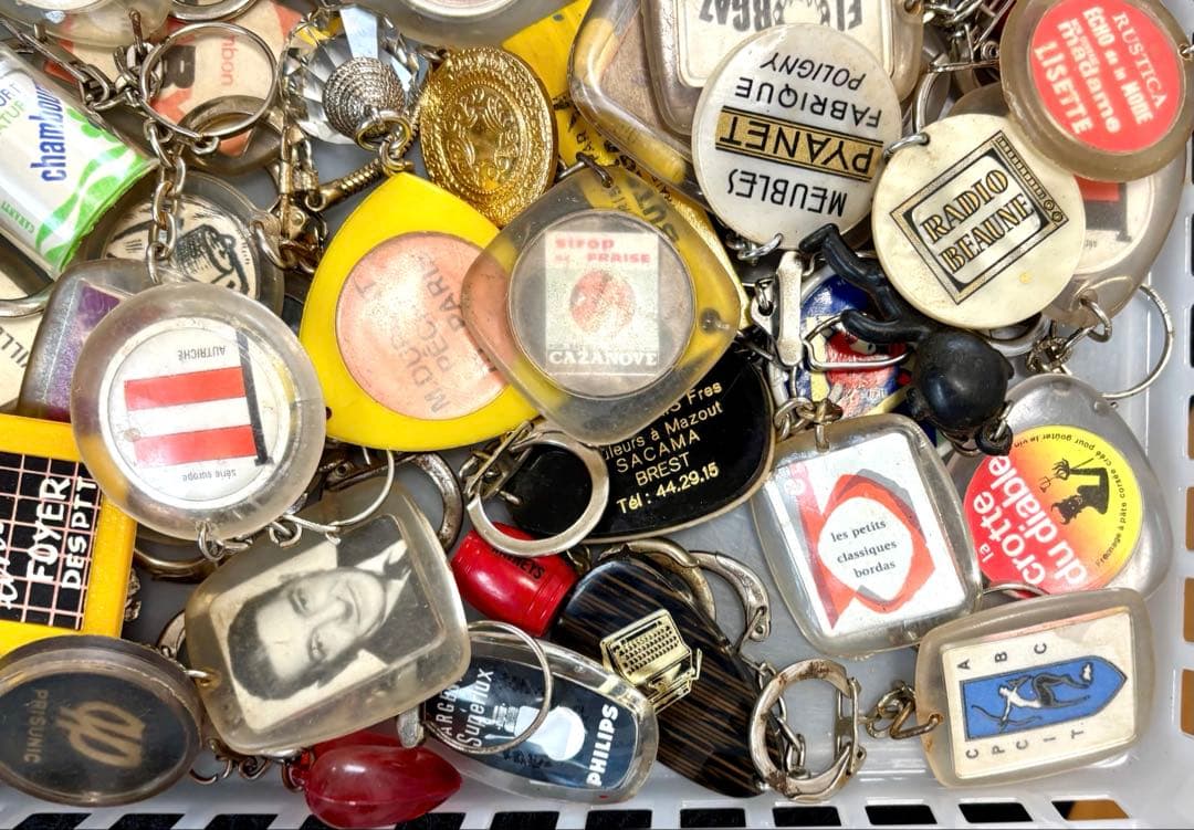 987【限定特価!100個!】ヴィンテージフランスフレンチ キーホルダー