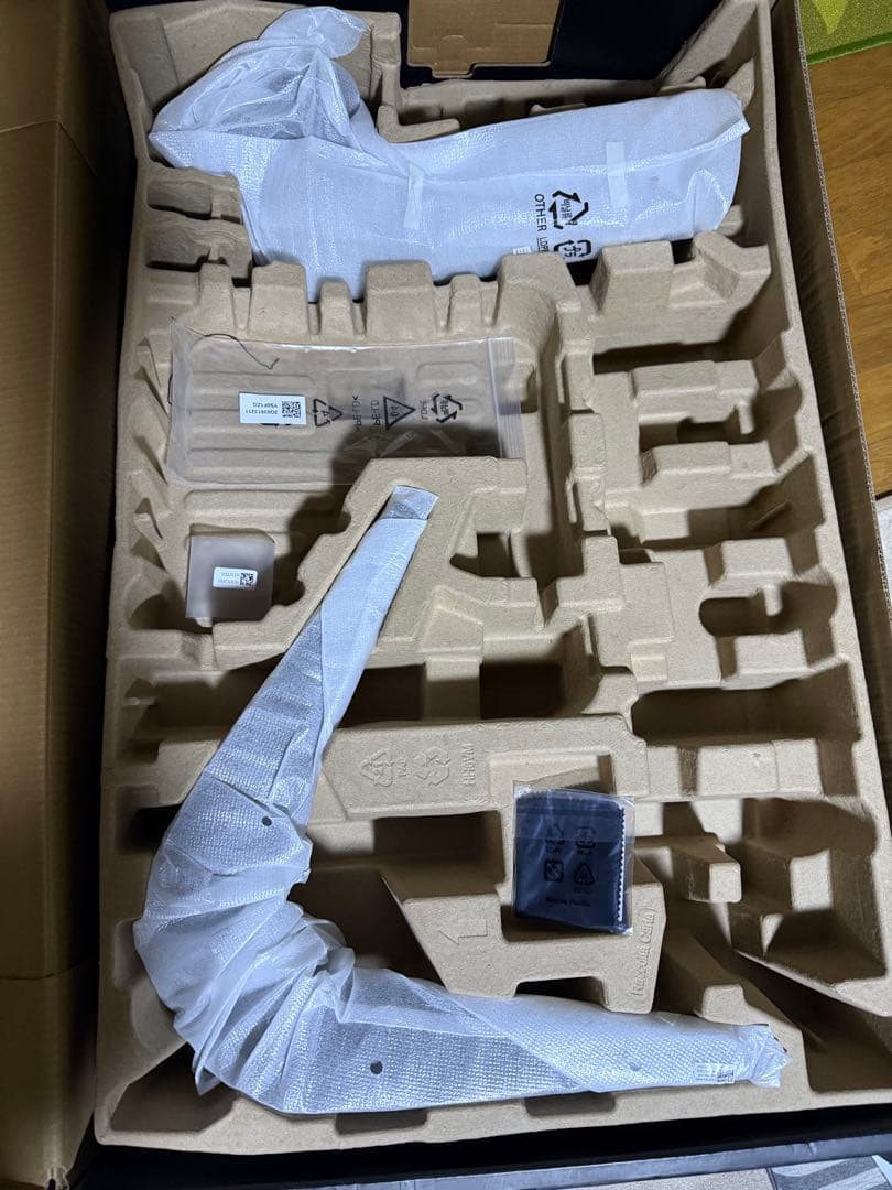 ALIENWARE湾曲4K モニターAW3225QF